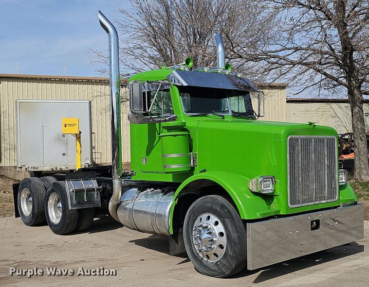 image for item DT6762 1996 Peterbilt 357 semi truck