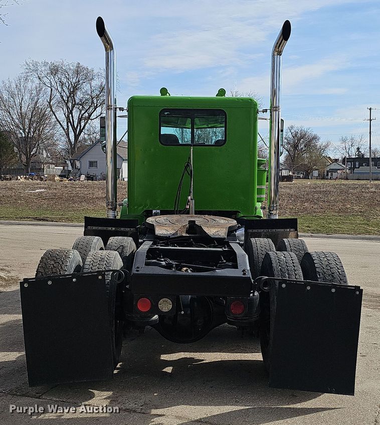 image for item DT6762 1996 Peterbilt 357 semi truck