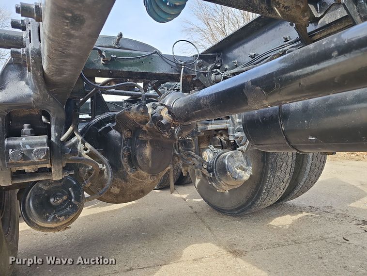 image for item DT6762 1996 Peterbilt 357 semi truck