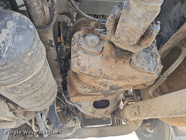 image for item DT6762 1996 Peterbilt 357 semi truck