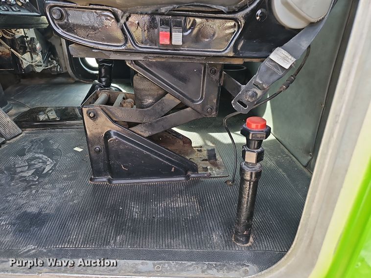 image for item DT6762 1996 Peterbilt 357 semi truck