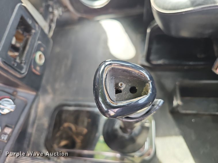 image for item DT6762 1996 Peterbilt 357 semi truck