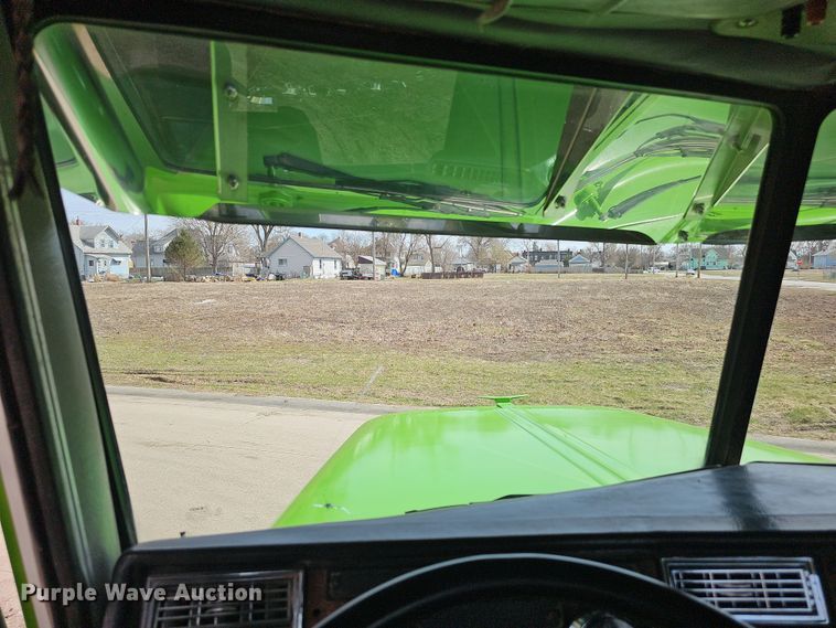 image for item DT6762 1996 Peterbilt 357 semi truck