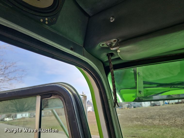 image for item DT6762 1996 Peterbilt 357 semi truck