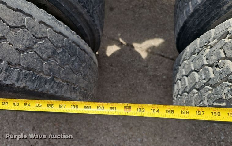 image for item DT6762 1996 Peterbilt 357 semi truck