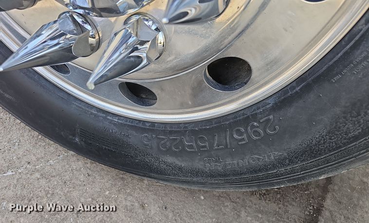 image for item DT6762 1996 Peterbilt 357 semi truck