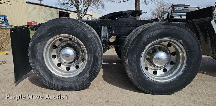 image for item DT6762 1996 Peterbilt 357 semi truck