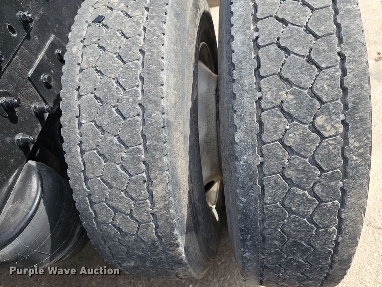 image for item DT6762 1996 Peterbilt 357 semi truck