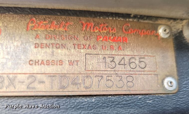 image for item DT6762 1996 Peterbilt 357 semi truck