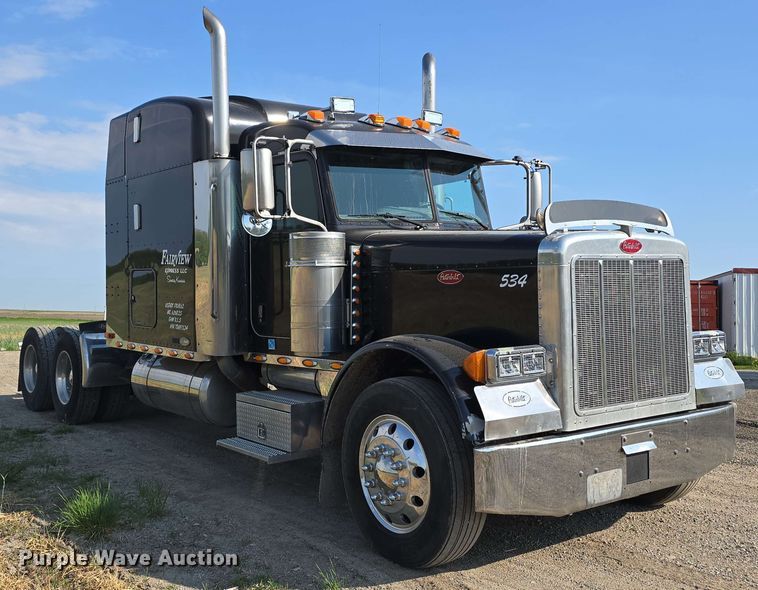 image for item DT6839 2007 Peterbilt 379 semi truck