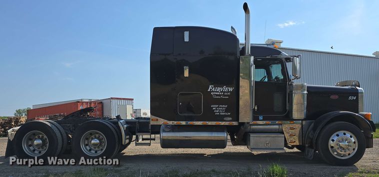 image for item DT6839 2007 Peterbilt 379 semi truck