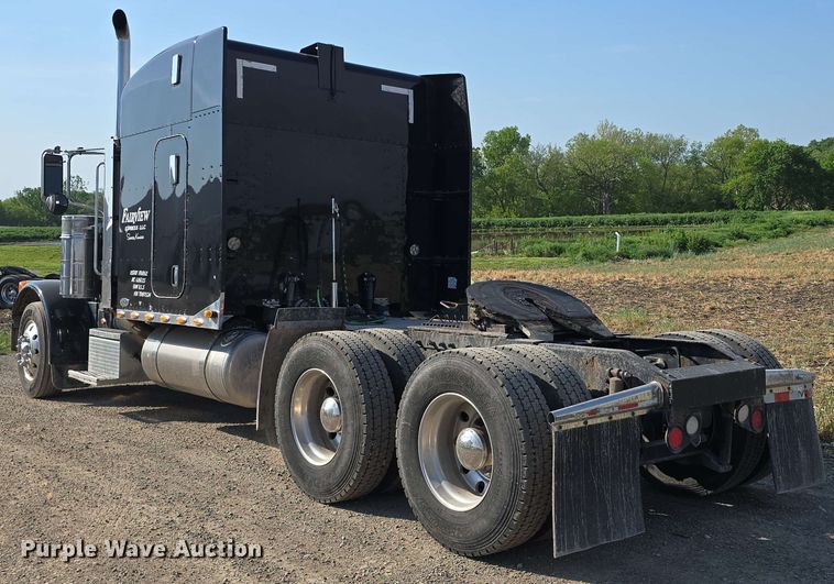 image for item DT6839 2007 Peterbilt 379 semi truck