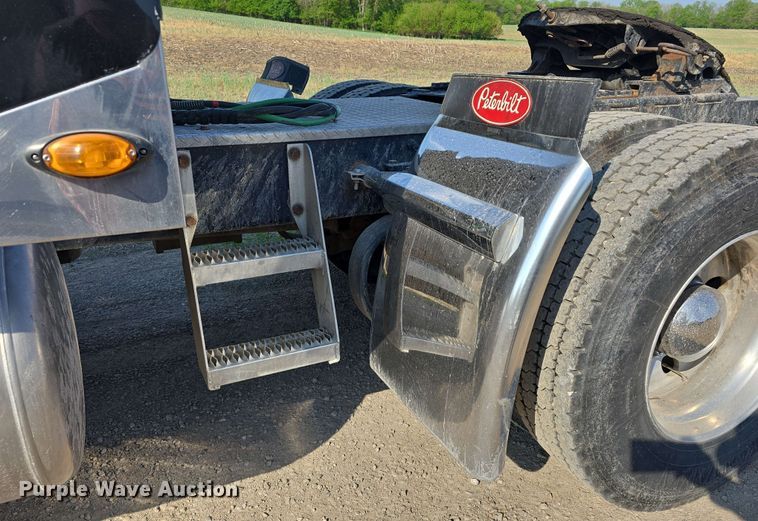 image for item DT6839 2007 Peterbilt 379 semi truck