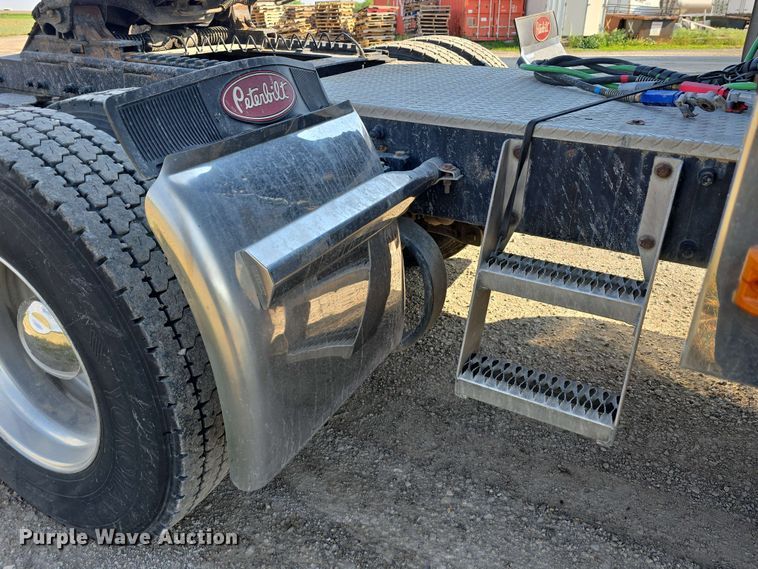 image for item DT6839 2007 Peterbilt 379 semi truck