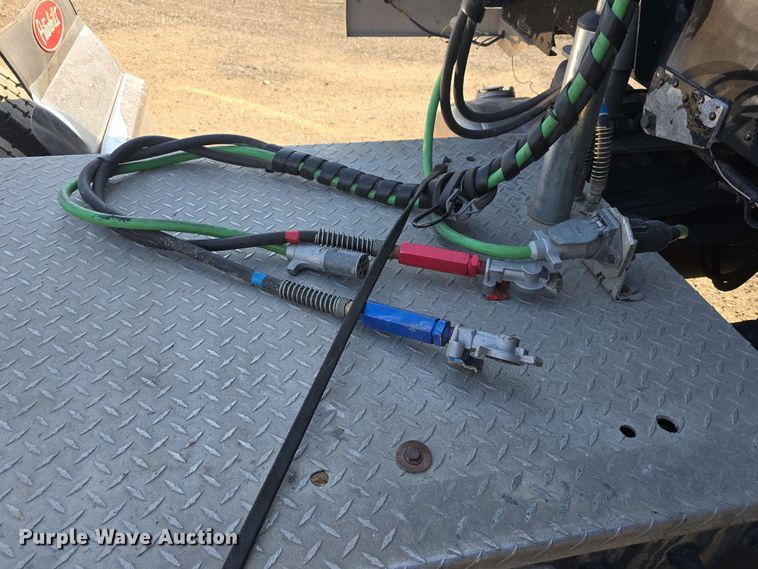 image for item DT6839 2007 Peterbilt 379 semi truck