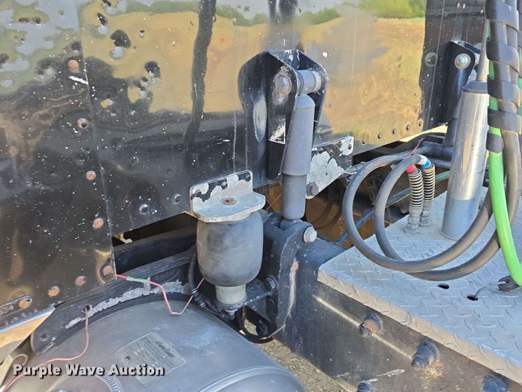 image for item DT6839 2007 Peterbilt 379 semi truck