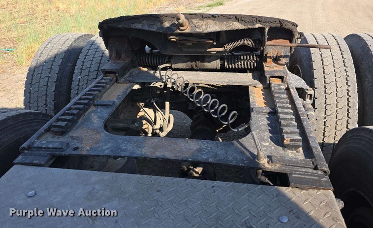 image for item DT6839 2007 Peterbilt 379 semi truck