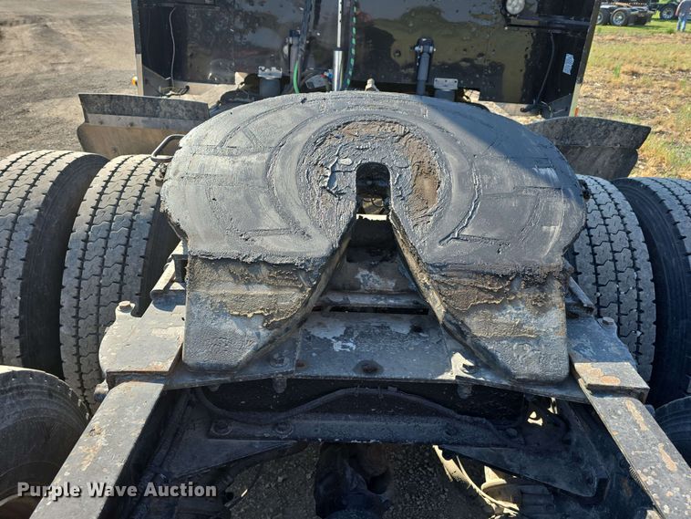 image for item DT6839 2007 Peterbilt 379 semi truck