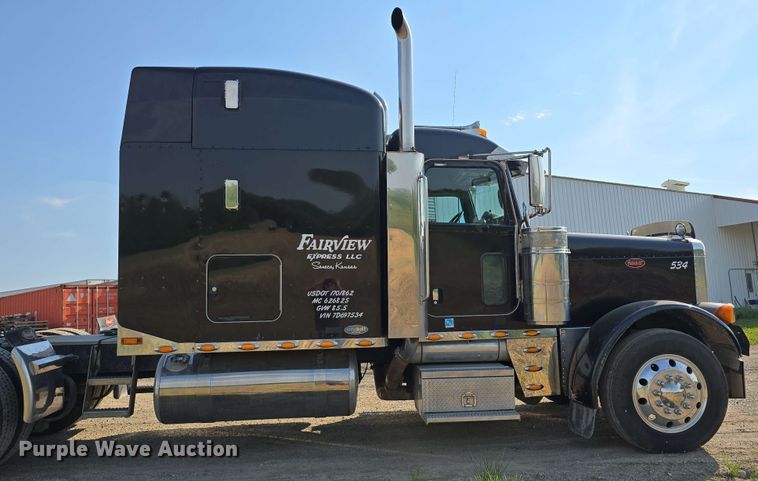 image for item DT6839 2007 Peterbilt 379 semi truck