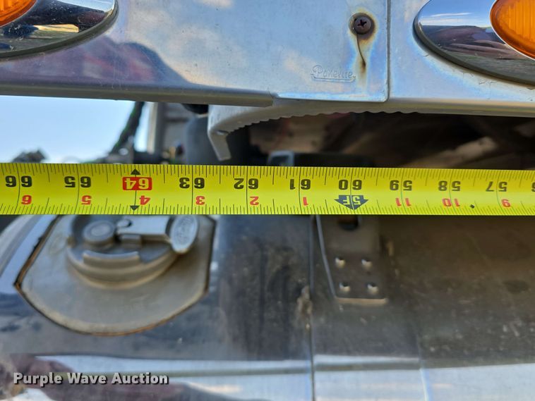 image for item DT6839 2007 Peterbilt 379 semi truck