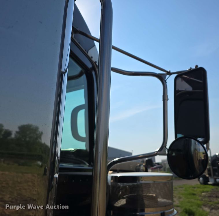 image for item DT6839 2007 Peterbilt 379 semi truck