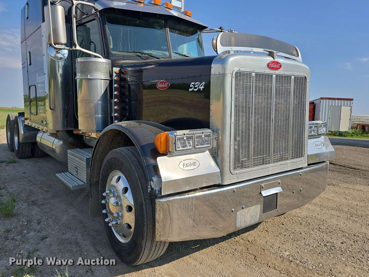 image for item DT6839 2007 Peterbilt 379 semi truck