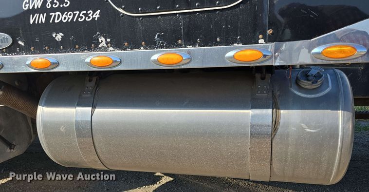 image for item DT6839 2007 Peterbilt 379 semi truck