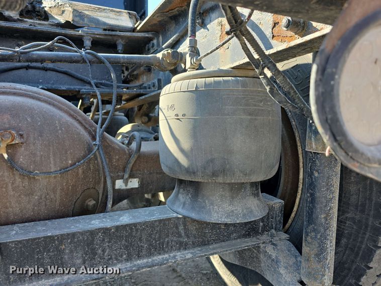 image for item DT6839 2007 Peterbilt 379 semi truck