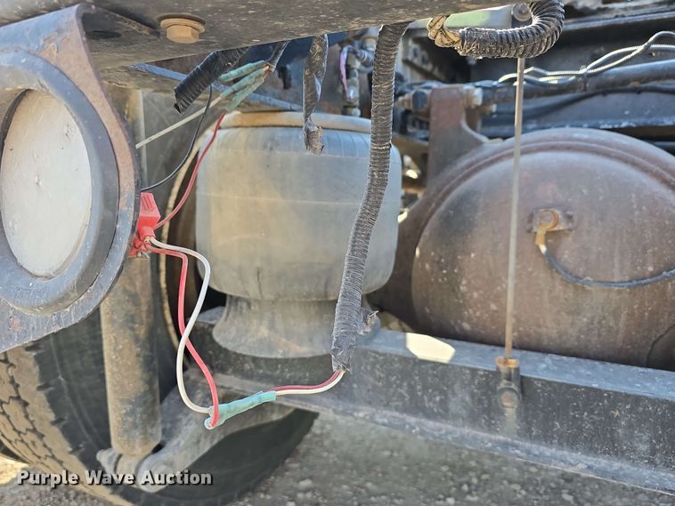 image for item DT6839 2007 Peterbilt 379 semi truck