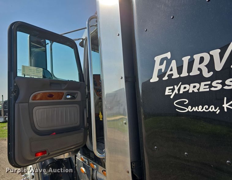 image for item DT6839 2007 Peterbilt 379 semi truck