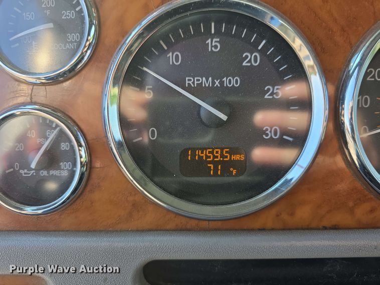 image for item DT6839 2007 Peterbilt 379 semi truck