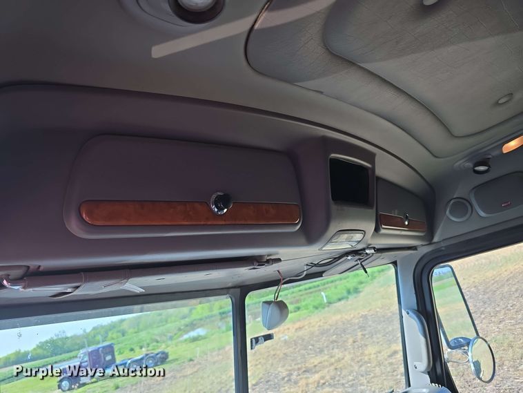 image for item DT6839 2007 Peterbilt 379 semi truck