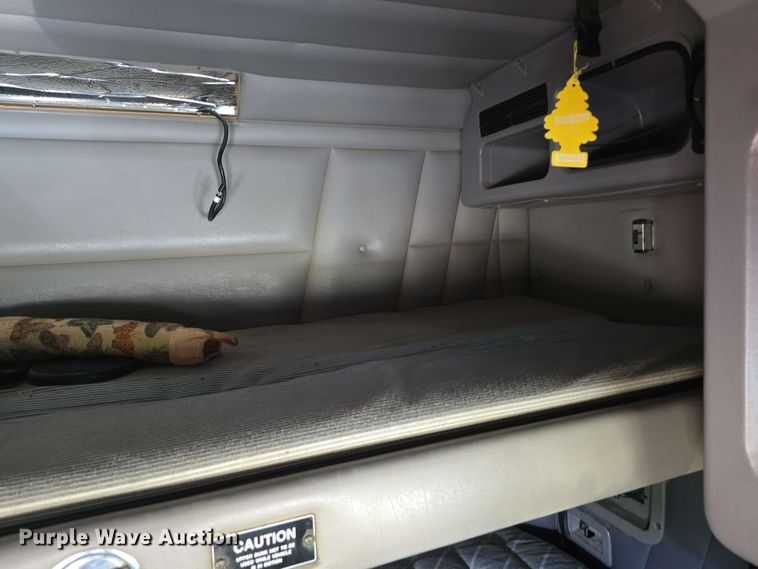 image for item DT6839 2007 Peterbilt 379 semi truck