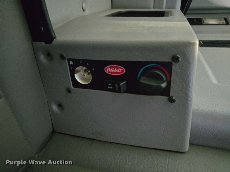 image for item DT6839 2007 Peterbilt 379 semi truck