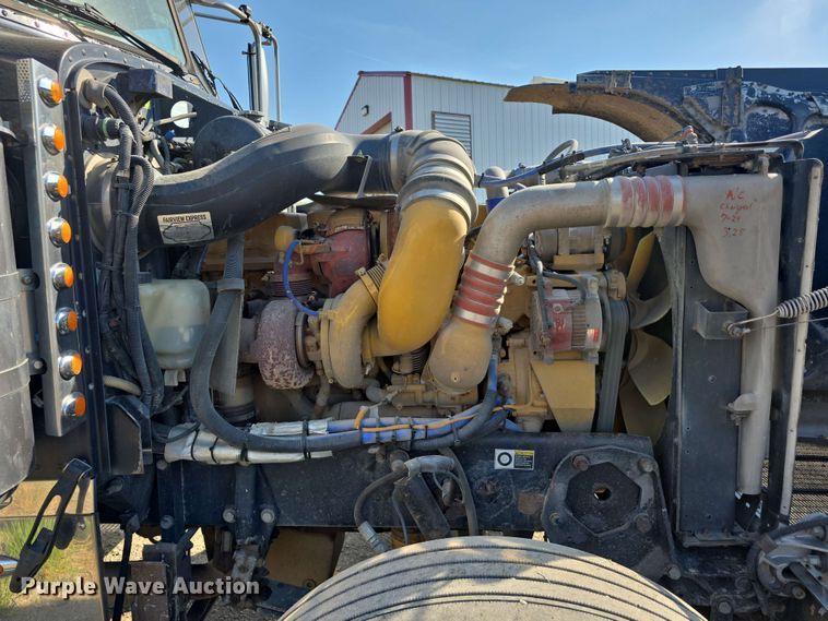 image for item DT6839 2007 Peterbilt 379 semi truck