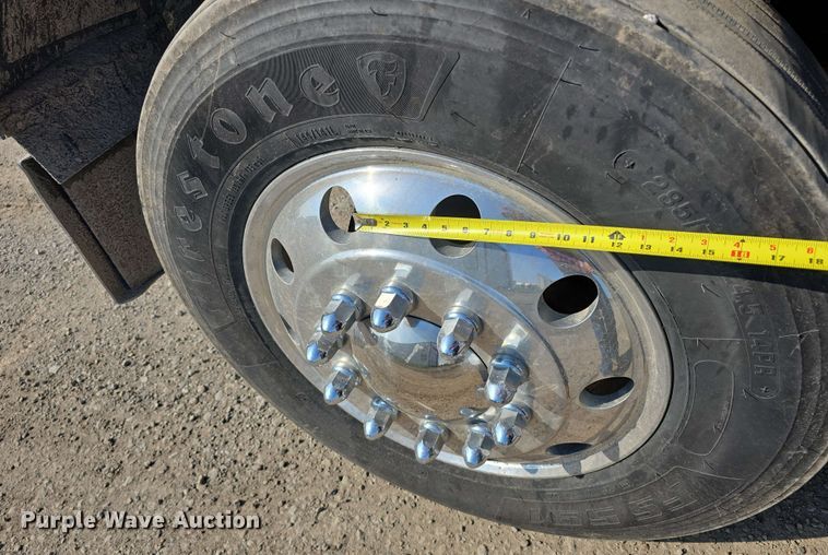 image for item DT6839 2007 Peterbilt 379 semi truck