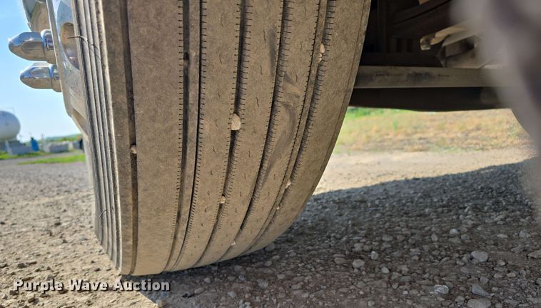 image for item DT6839 2007 Peterbilt 379 semi truck