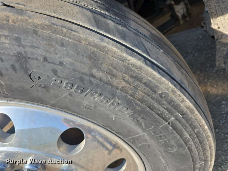 image for item DT6839 2007 Peterbilt 379 semi truck