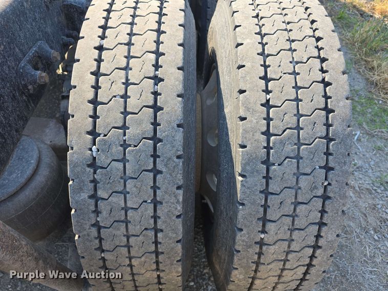 image for item DT6839 2007 Peterbilt 379 semi truck