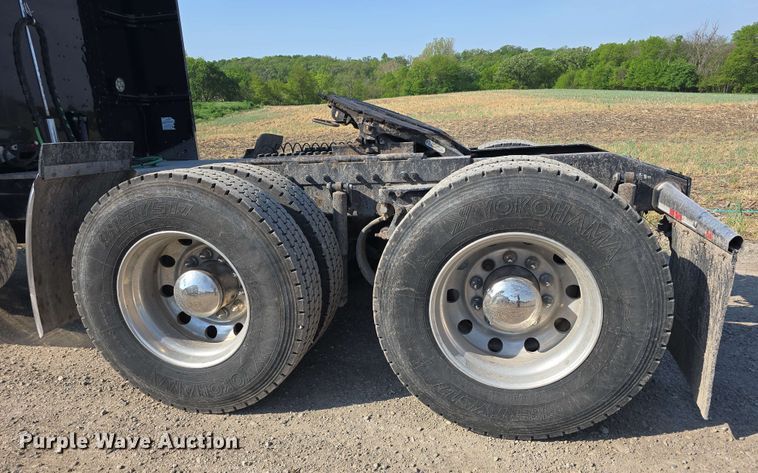 image for item DT6839 2007 Peterbilt 379 semi truck