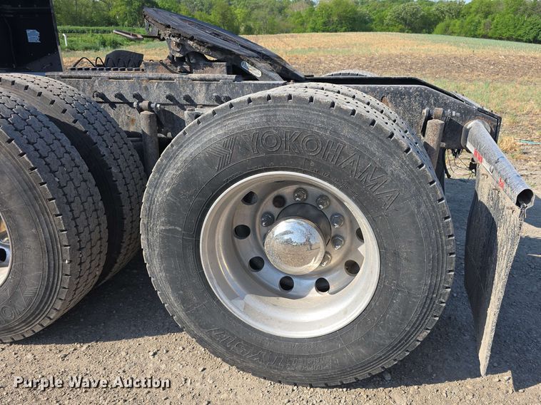 image for item DT6839 2007 Peterbilt 379 semi truck