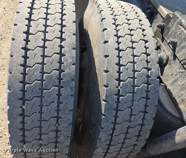 image for item DT6839 2007 Peterbilt 379 semi truck