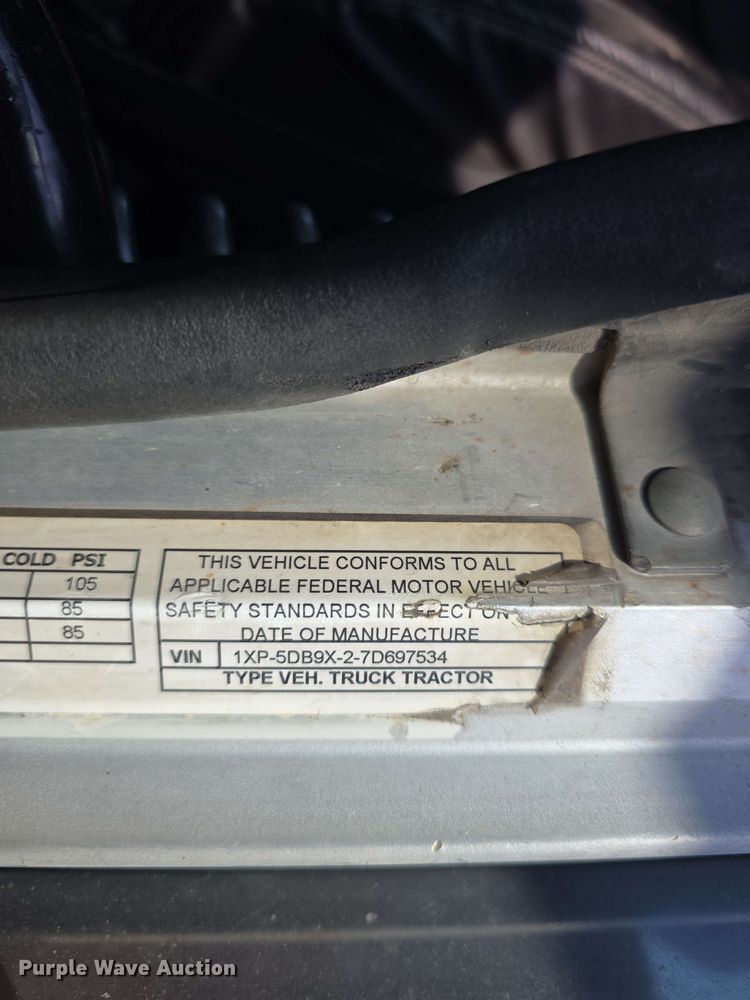 image for item DT6839 2007 Peterbilt 379 semi truck