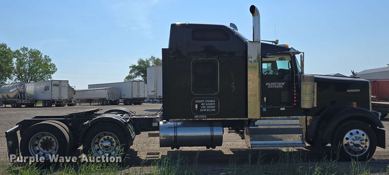 image for item DT6840 2012 Kenworth W900 semi truck