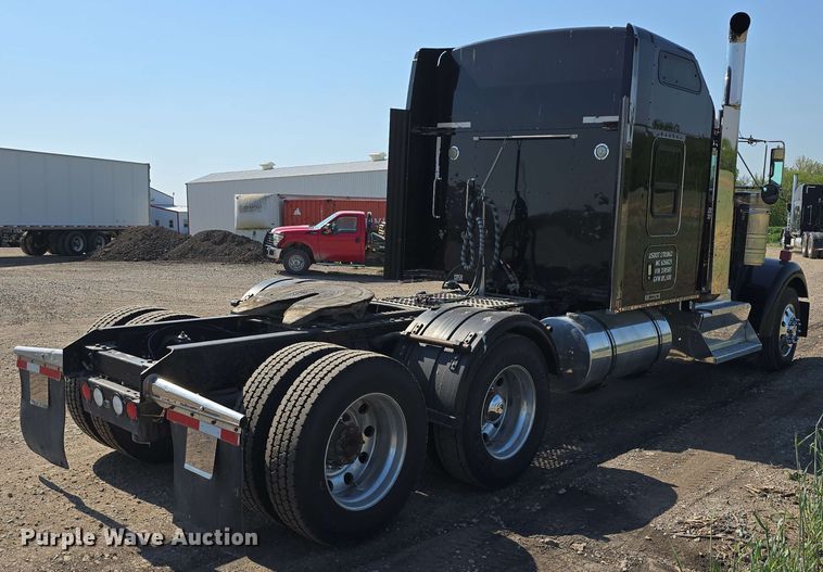 image for item DT6840 2012 Kenworth W900 semi truck