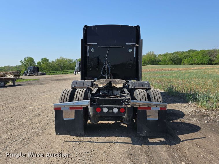 image for item DT6840 2012 Kenworth W900 semi truck