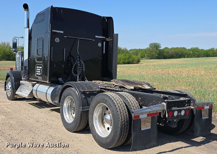 image for item DT6840 2012 Kenworth W900 semi truck