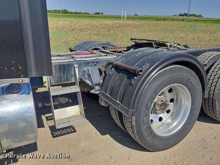 image for item DT6840 2012 Kenworth W900 semi truck