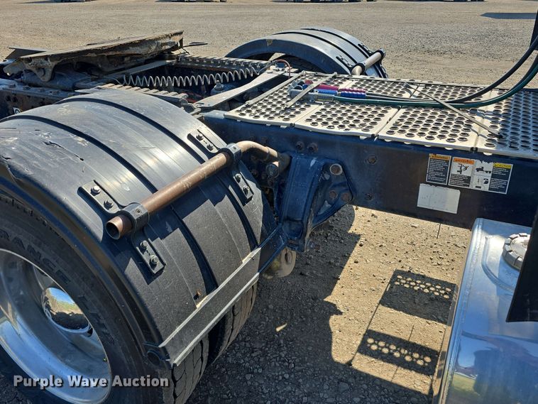 image for item DT6840 2012 Kenworth W900 semi truck