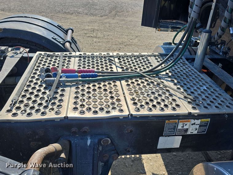 image for item DT6840 2012 Kenworth W900 semi truck